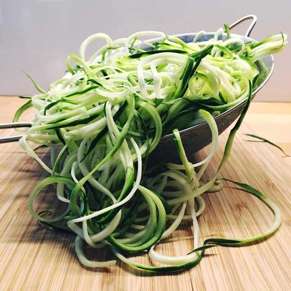 TRIANGLE Julienne cutter Vegetable spaghetti in no time